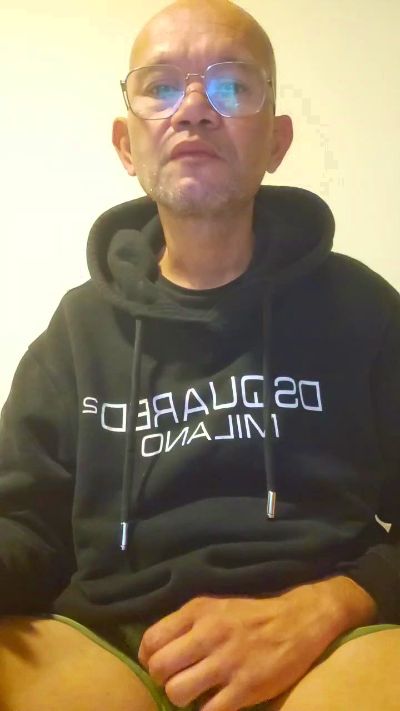 Bigzen72 live cam on Cam4