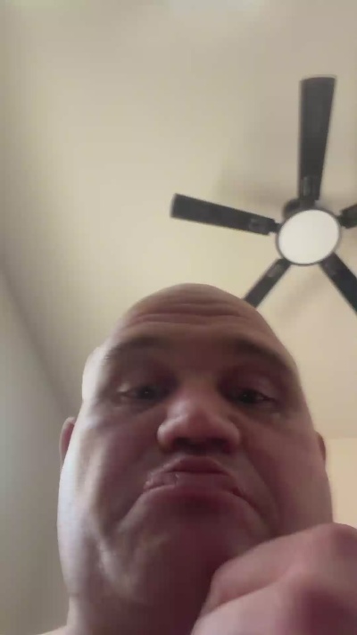 Bistraightguy69 live cam on Cam4