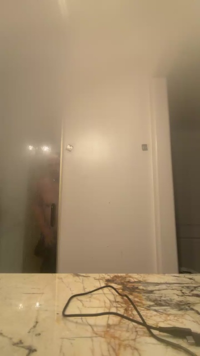 Bistraightguy69 live cam on Cam4