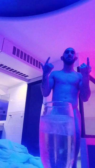 Bjamin live cam on Cam4