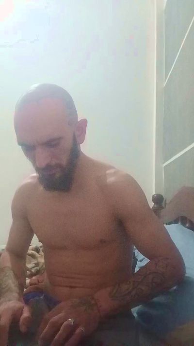 Bjamin live cam on Cam4
