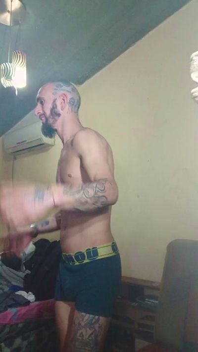 Bjamin live cam on Cam4