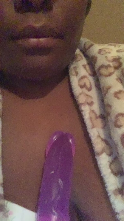 BlackBustyQueen Live Chat on Cam4