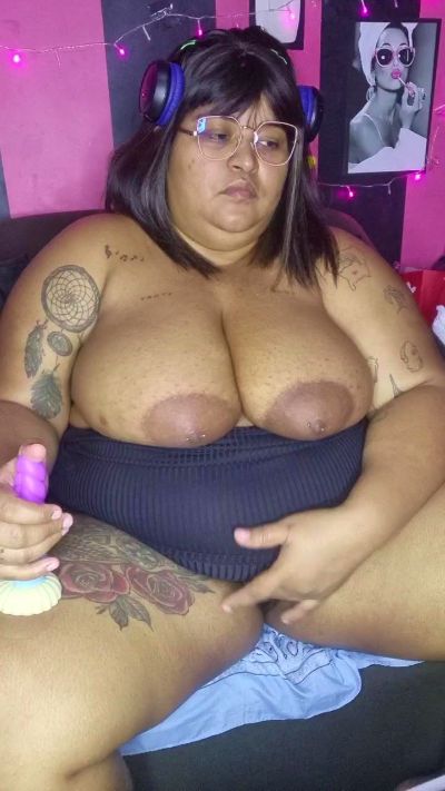 BlackQueen1992 live cam on Cam4
