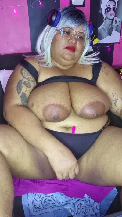 BlackQueen1992 live cam on Cam4