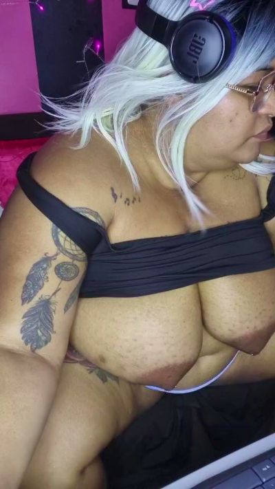 BlackQueen1992 live cam on Cam4