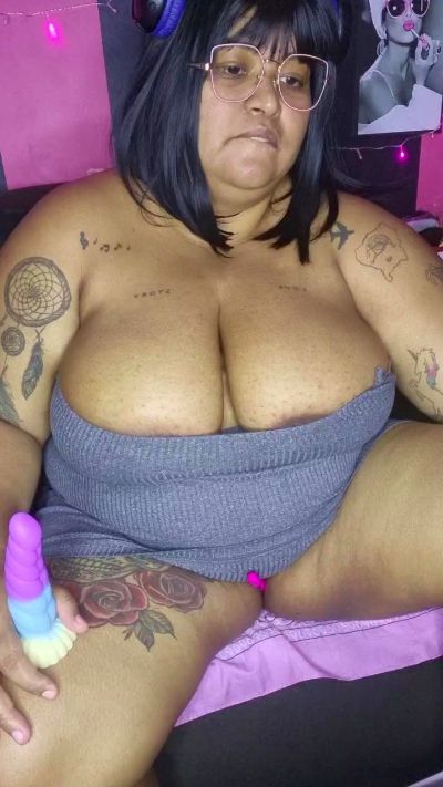 BlackQueen1992 live cam on Cam4