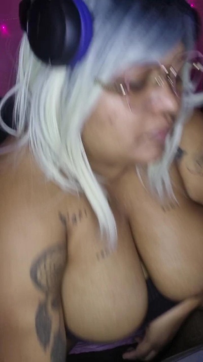 BlackQueen1992 live cam on Cam4