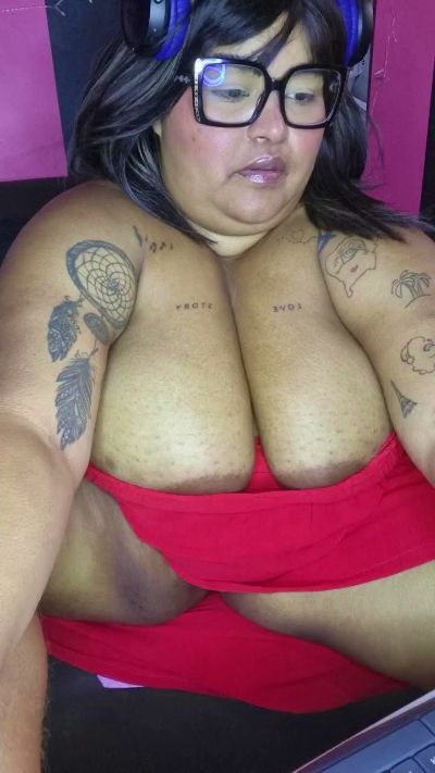 BlackQueen1992 live cam on Cam4