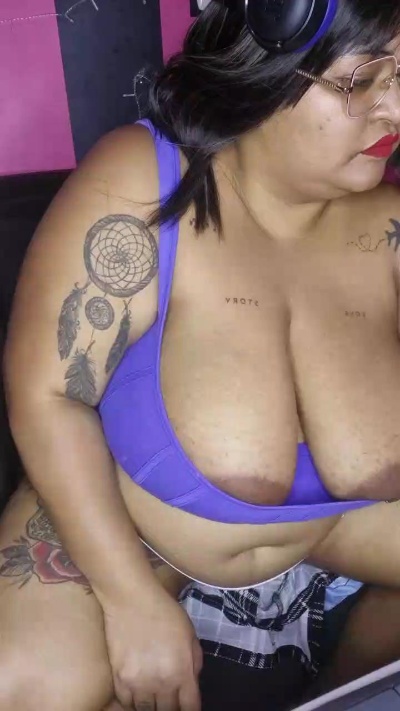 BlackQueen1992 live cam on Cam4