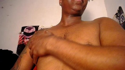 BlackRunning22 live cam on Cam4