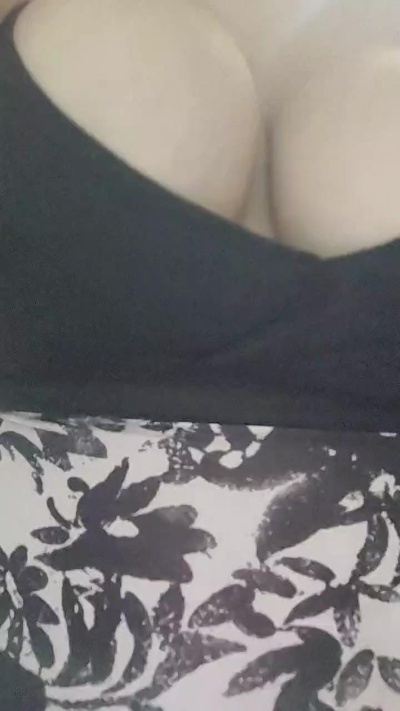 Blackkwidow3 live cam on Cam4