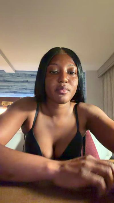 Blackunicorn live cam on Cam4