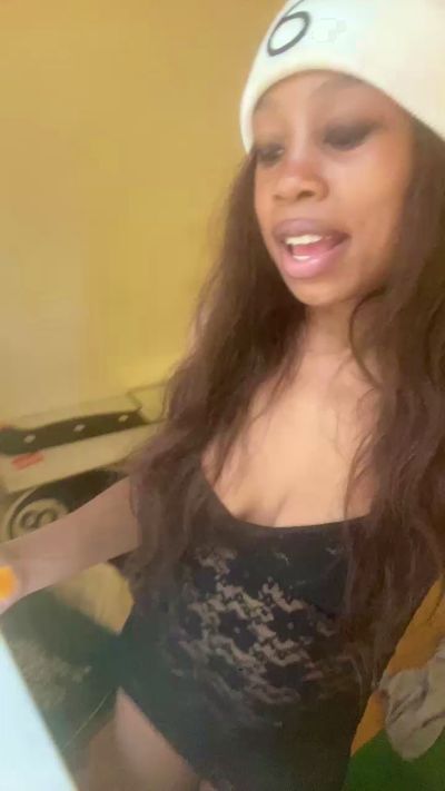 BlasianBread live cam on Cam4