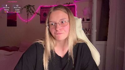 BlazingBlonde live cam on Cam4