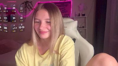 BlazingBlonde live cam on Cam4