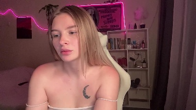BlazingBlonde live cam on Cam4