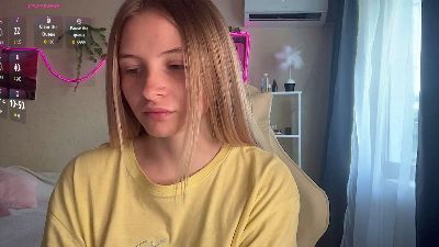 BlazingBlonde live cam on Cam4
