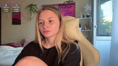 BlazingBlonde live cam on Cam4