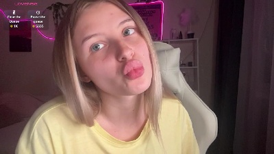 BlazingBlonde live cam on Cam4
