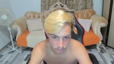 BlondBoy04 webcam