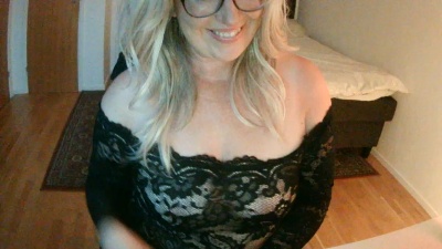 BlondeBridget live cam on Cam4
