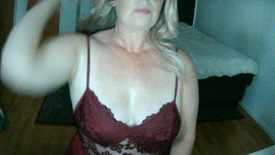 BlondeBridget live cam on Cam4
