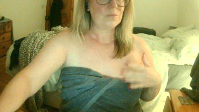 BlondeBridget live cam on Cam4