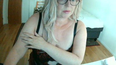 BlondeBridget live cam on Cam4
