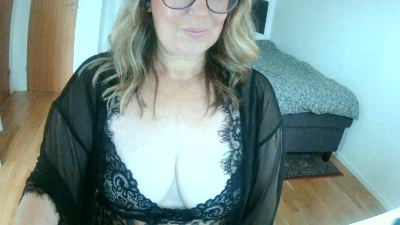 BlondeBridget live cam on Cam4