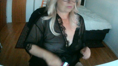 BlondeBridget live cam on Cam4