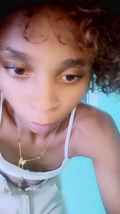 BlondeG live cam on Cam4