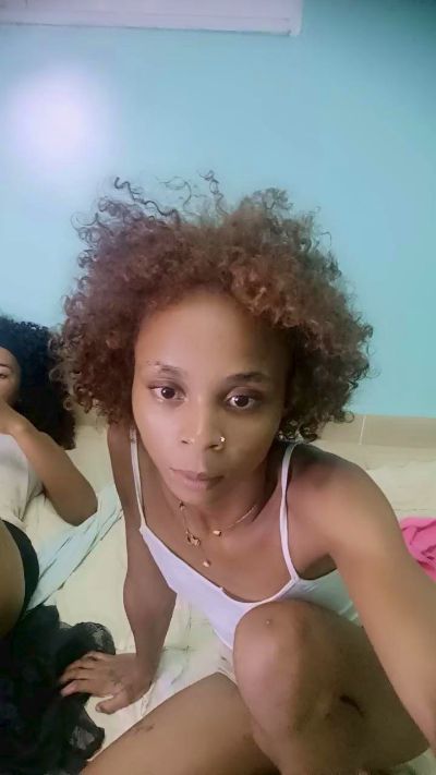 BlondeG live cam on Cam4