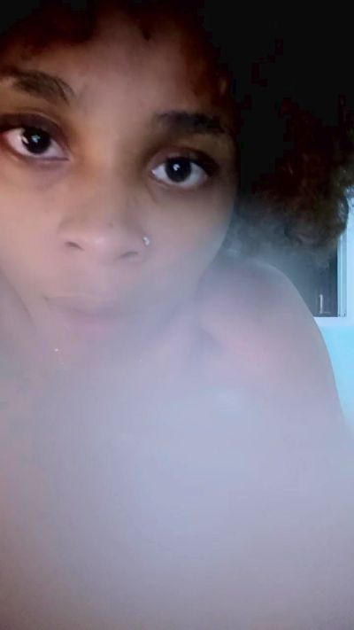 BlondeG live cam on Cam4