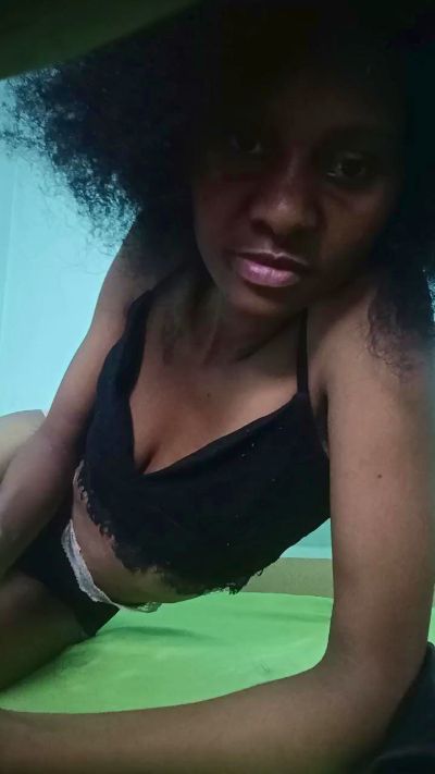 BlondeG live cam on Cam4