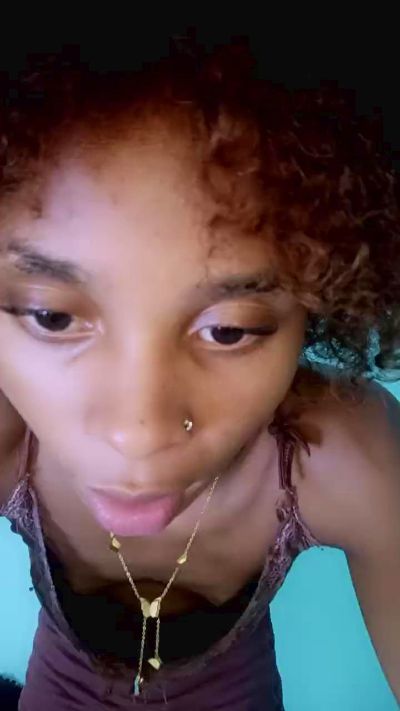 BlondeG live cam on Cam4