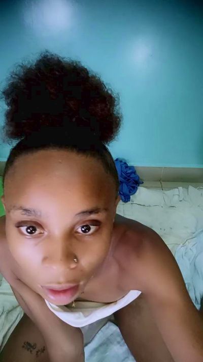BlondeG live cam on Cam4