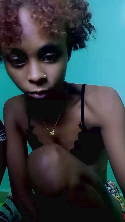BlondeG live cam on Cam4