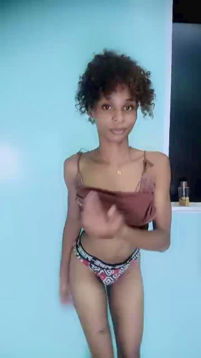 BlondeG live cam on Cam4