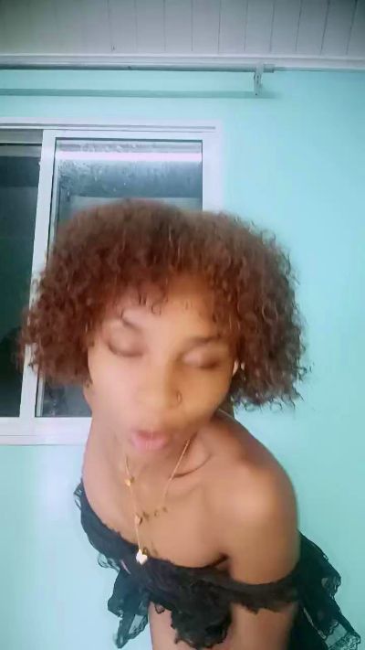 BlondeG live cam on Cam4