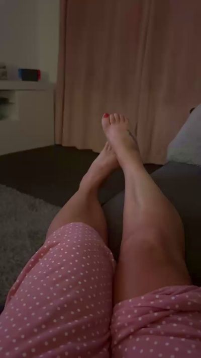 Blondehoney80 live cam on Cam4