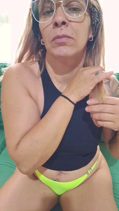 Blondie_Love live cam on Cam4