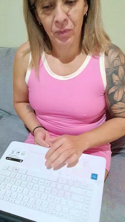 Blondie_Love live cam on Cam4