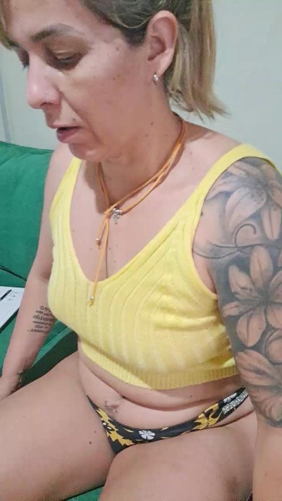 Blondie_Love live cam on Cam4