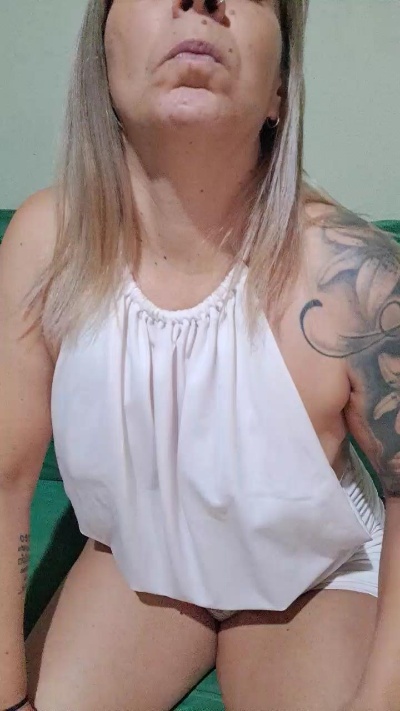 Blondie_Love live cam on Cam4