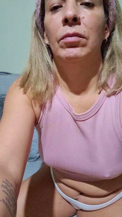 Blondie_Love live cam on Cam4