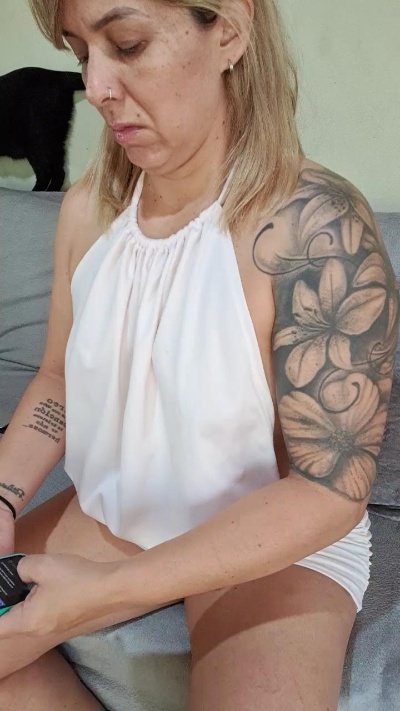 Blondie_Love live cam on Cam4
