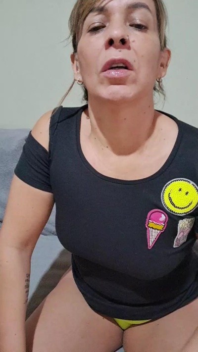 Blondie_Love live cam on Cam4