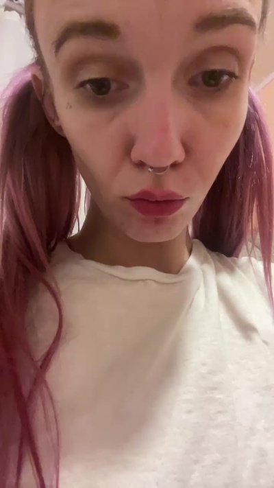 Blondiebabie28 live female webcam from United States