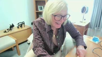 Blondiebifem live cam on Cam4